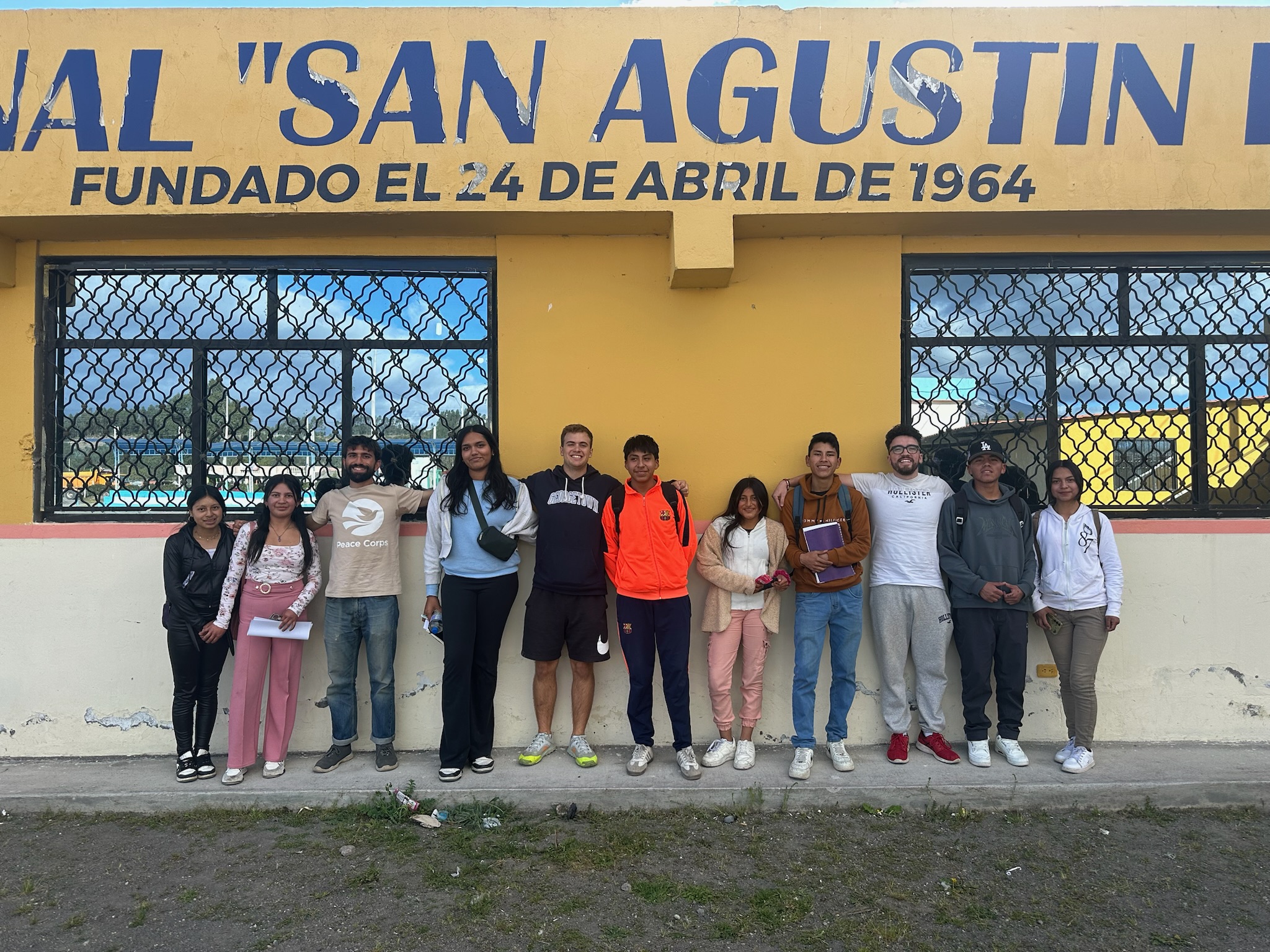 Students connecting with employers in Quito